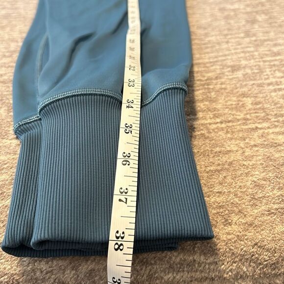 Lululemon pants - Picture 3 of 4